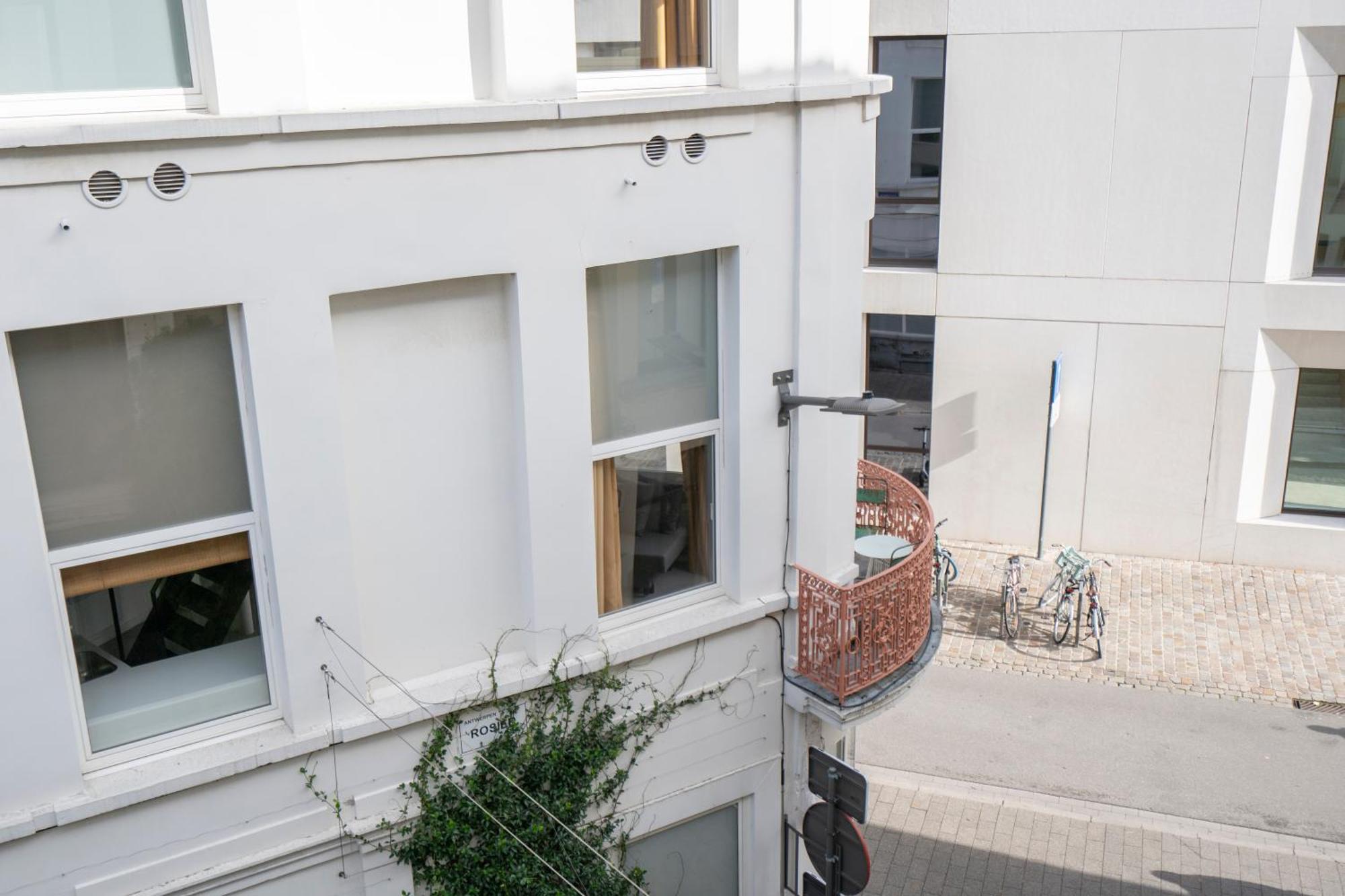 Shway - The Black Pants Antwerpen Exterior foto